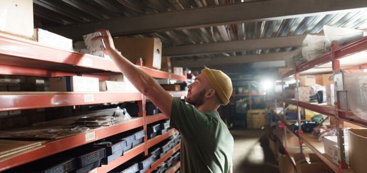 Distributor